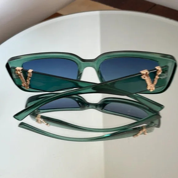NWOT Chic coloured green sunglasses - Picture 6 of 7